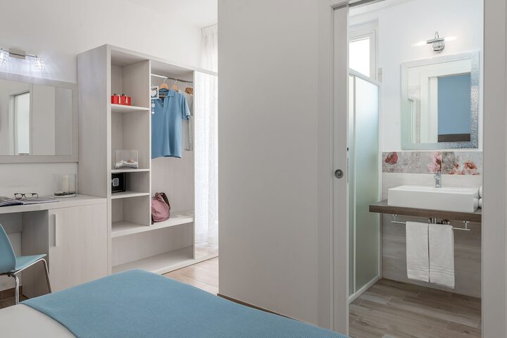 Room 43 of 61