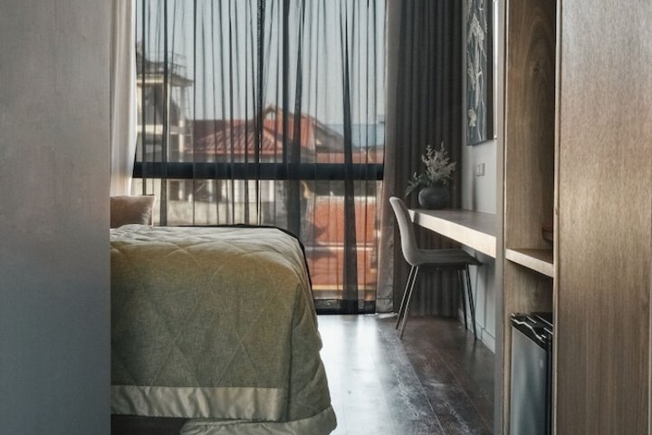 Room 4 of 20