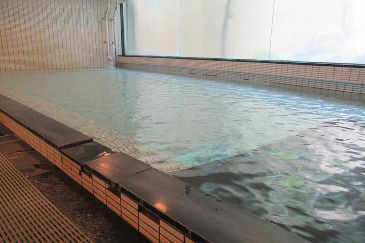 Pools & Facilities
