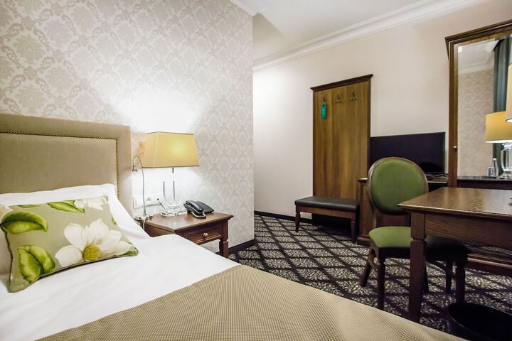 Room 3 of 17