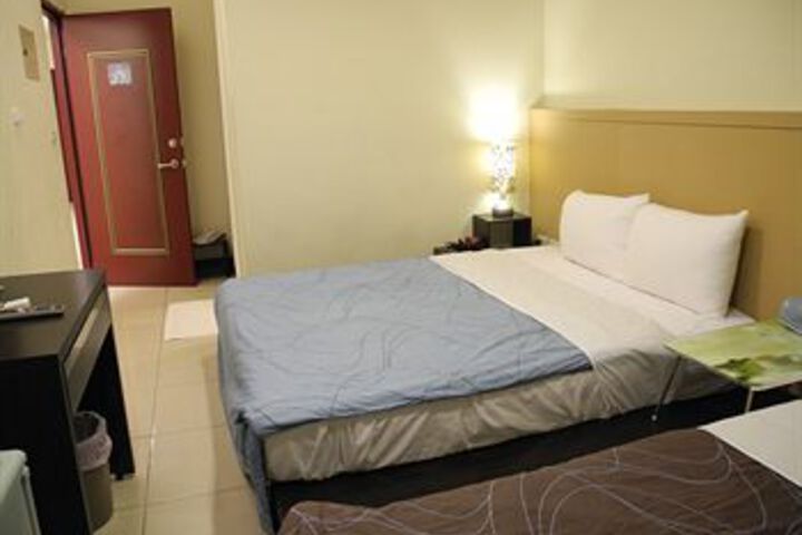 Room 9 of 29