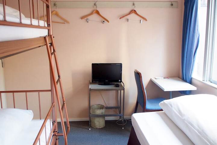 Room 10 of 94