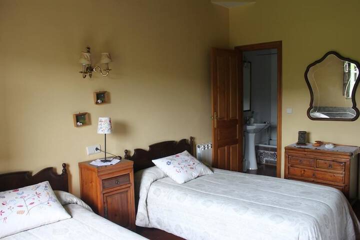 Room 3 of 20