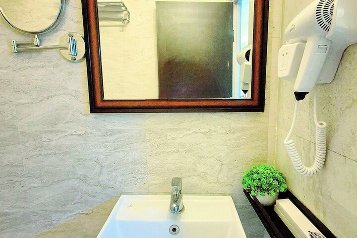Room 26 of 49