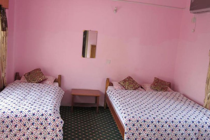 Room 4 of 17
