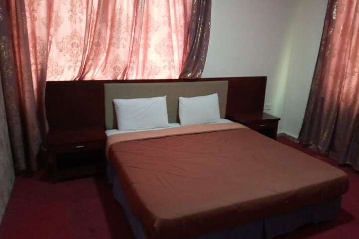 Room 10 of 50