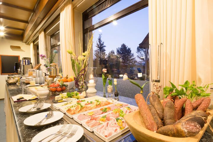 Dining 69 of 74