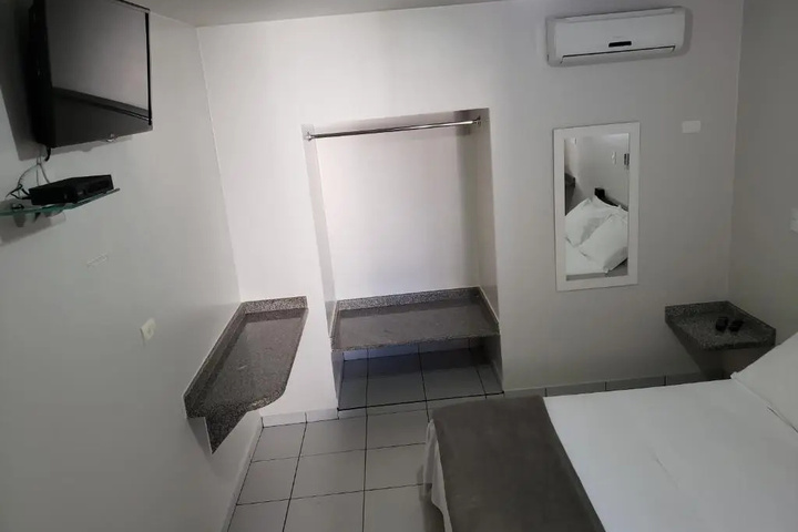Room 3 of 7