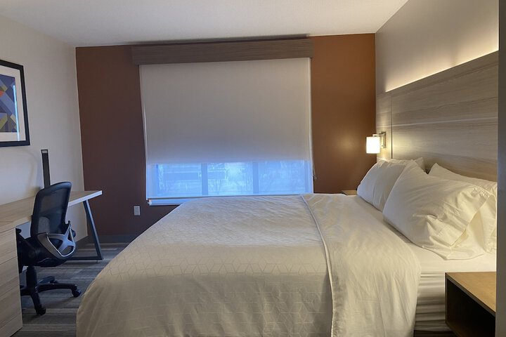 1 King Bed Suite (13 of 24)