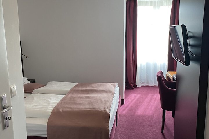 Room 32 of 54