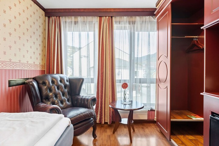 Room 26 of 48