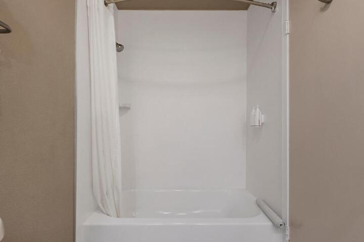 1 Double Bed Accessible (7 of 11)