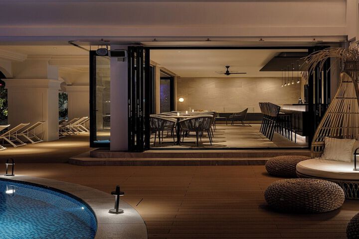 Lounge 157 of 203