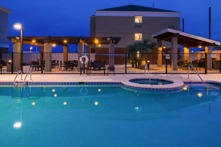 Pool 24 of 56