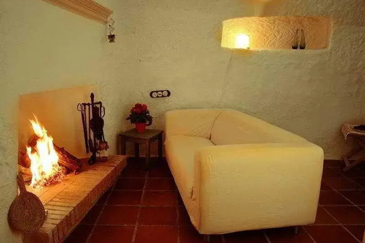Room 2 of 7