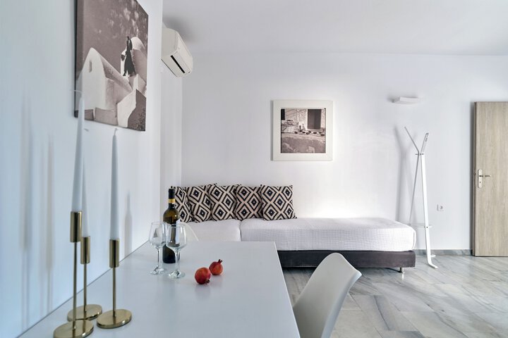 Room 16 of 103