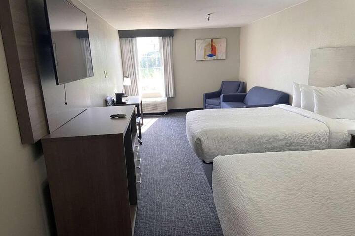 2 Queen Bed Suite (4 of 4)