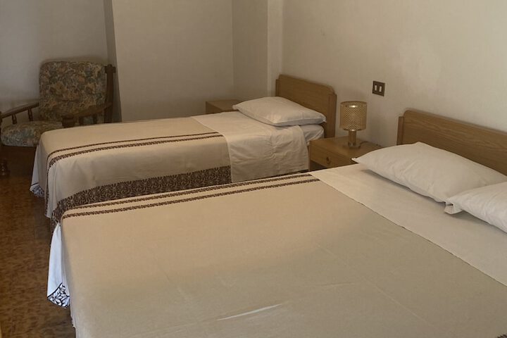 Room 4 of 24