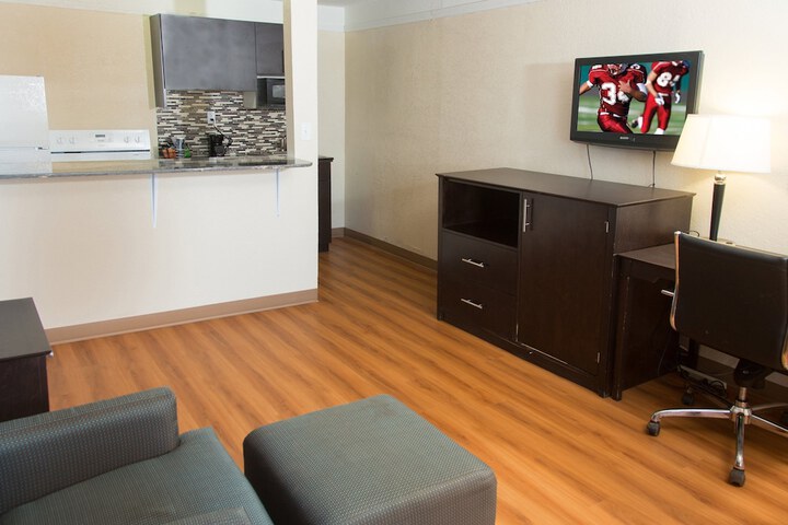 2 Rooms Suite 2 Double Beds Kitchen (7 of 14)
