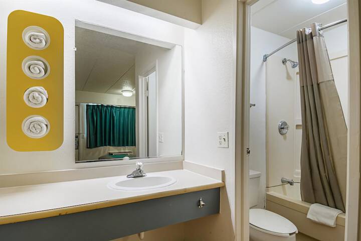 2 Double Beds (11 of 17)