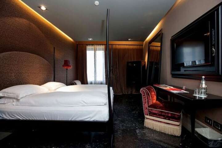 Room 27 of 53
