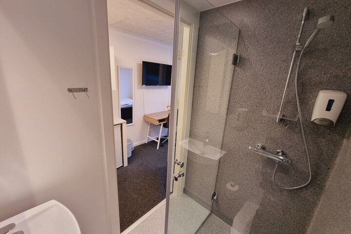 Room 17 of 36