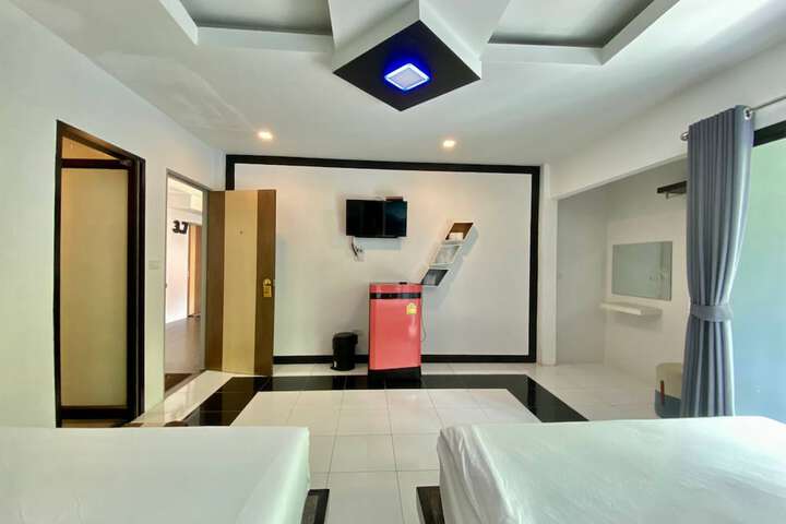 Room 3 of 133