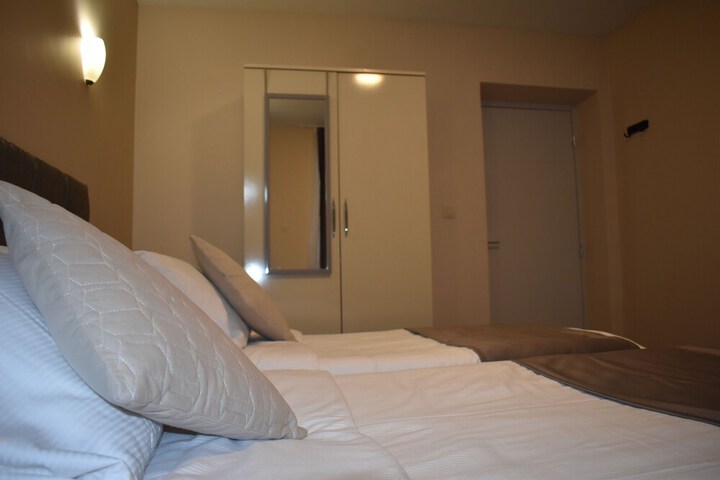 Room 7 of 70