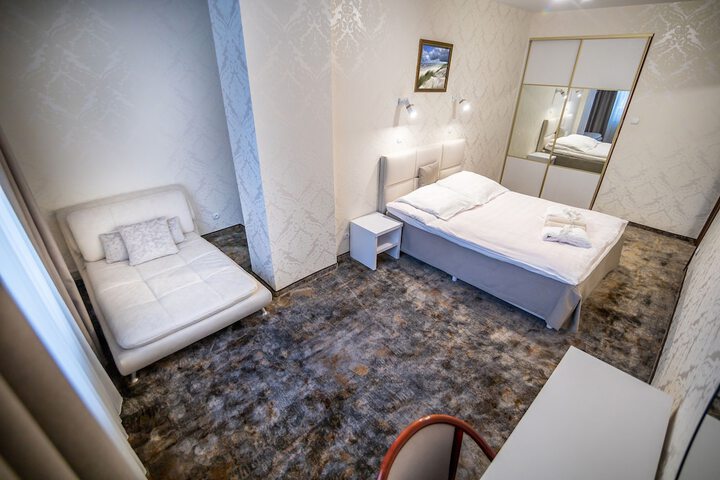 Room 17 of 132