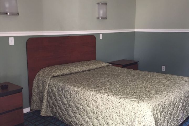 Room 13 of 19