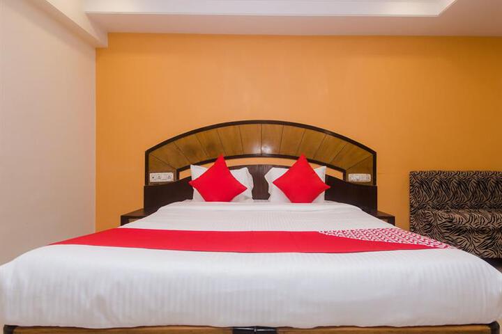 OYO 19028 HOTEL PALM STAR