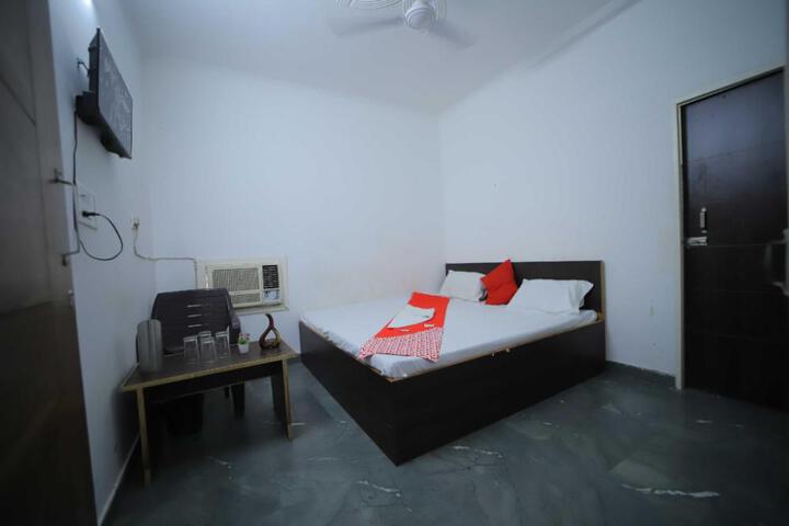 OYO 91124 Hotel a S Palece