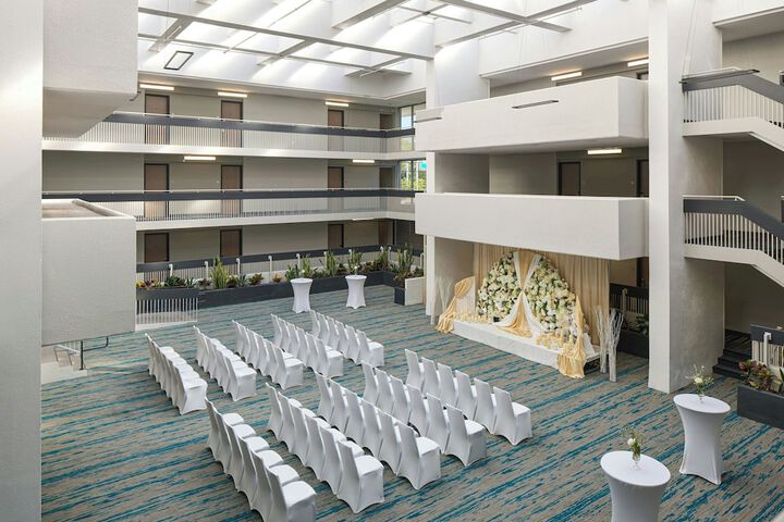 Ballroom/Hall 38 of 59