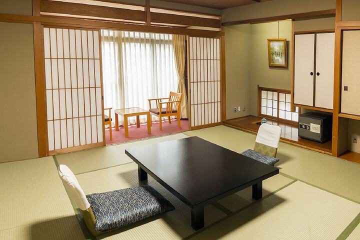Room 12 of 110