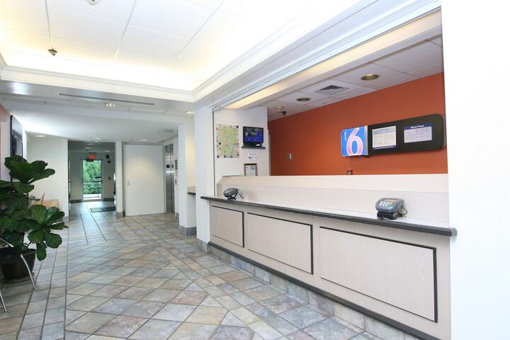 Check-in/check-out kiosk