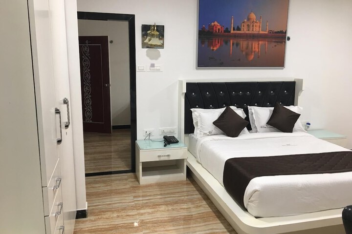 Room 9 of 33