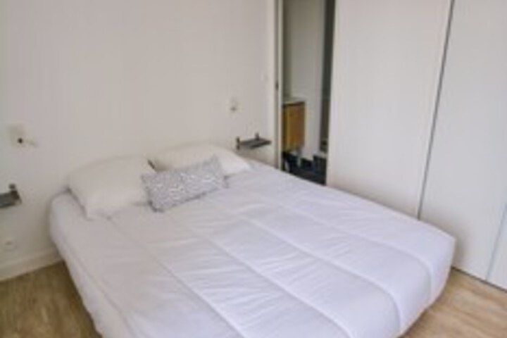 Room 26 of 40