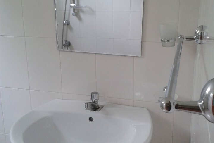 Room 7 of 8