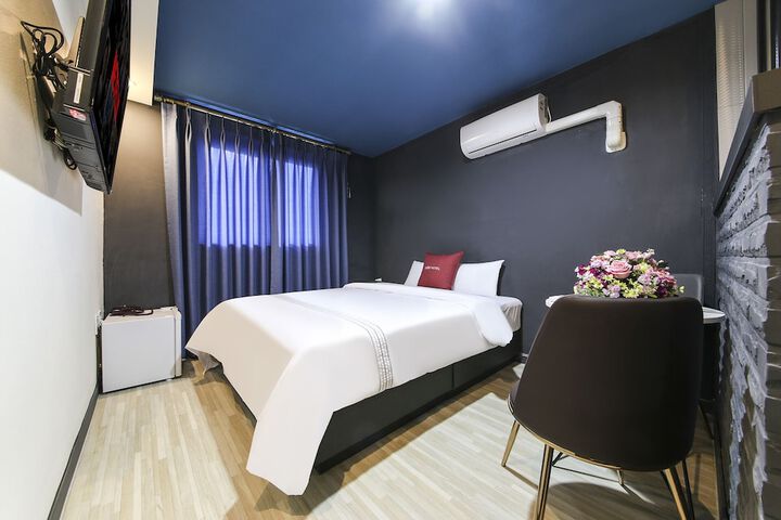 Room 13 of 29