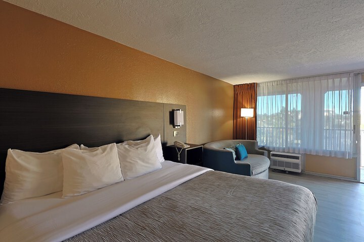 Standard | King Bed (13 of 21)