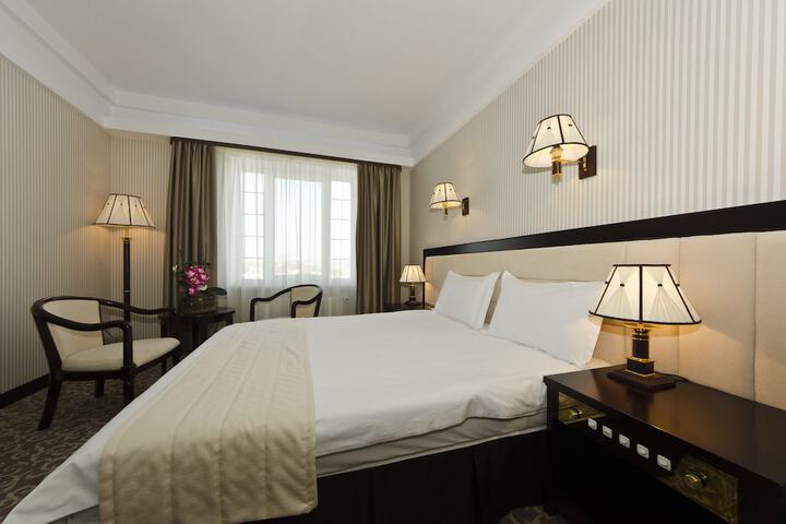 Room 16 of 39