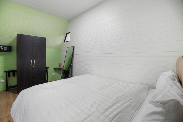 Room 8 of 391