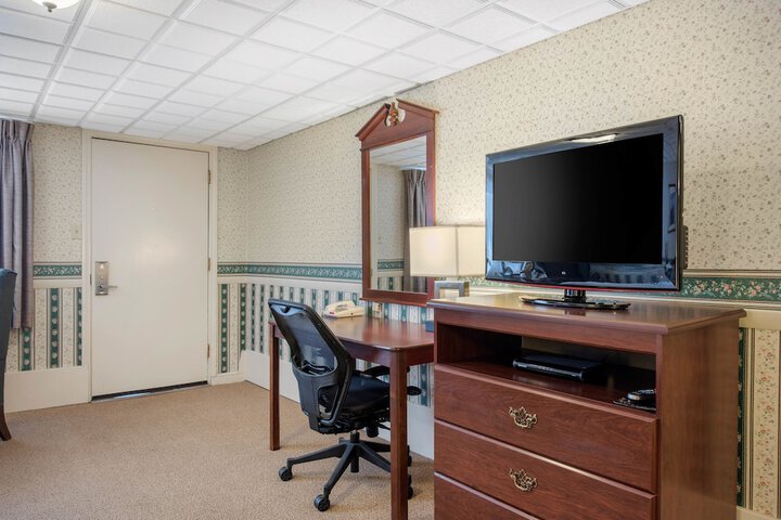 1 King Bed Accessible (1 of 7)