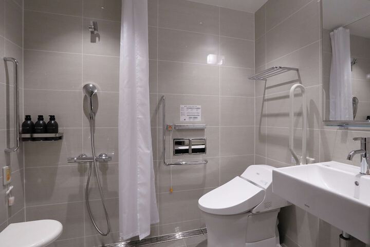 Room 105 of 160