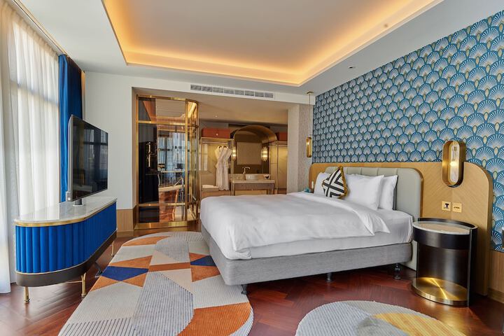 Room 27 of 48
