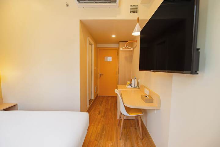 Room 3 of 27