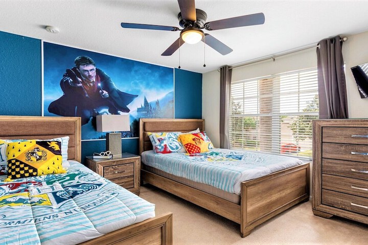 Room 345 of 710