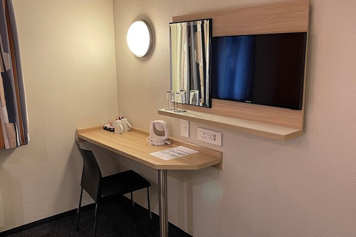 Room 4 of 16