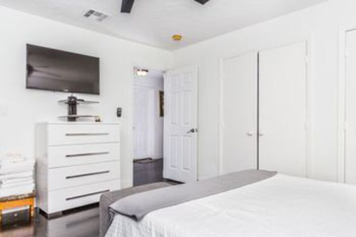 Room 8 of 18