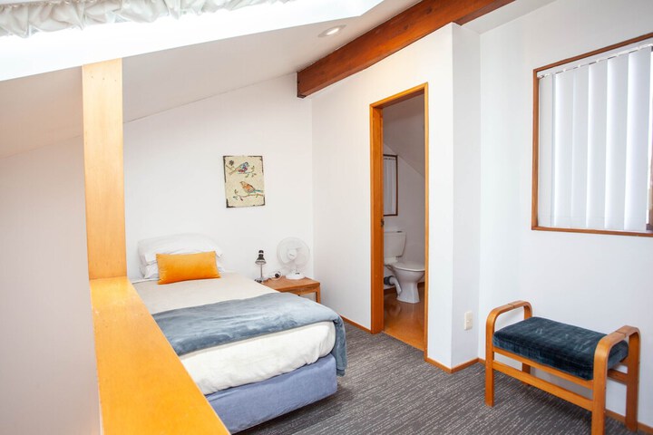 Room 32 of 163